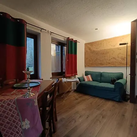 Ai Piedi Del Monte Bianco شقة