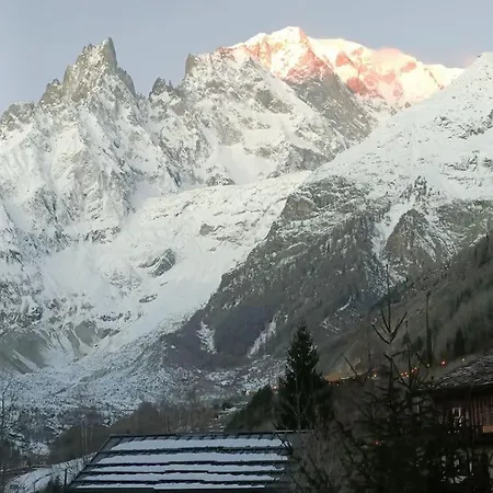 Lejlighed Ai Piedi Del Monte Bianco