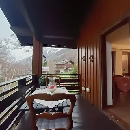 Ai Piedi Del Monte Bianco Courmayeur