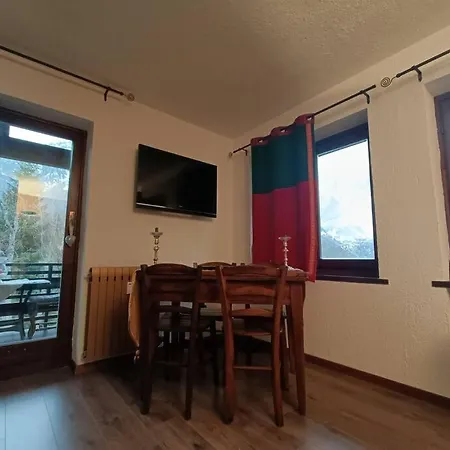 Ai Piedi Del Monte Bianco شقة كورمايور